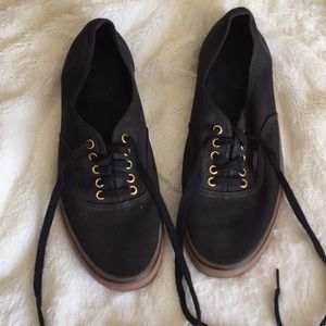 Men’s Black Vans- lace-up Shoes